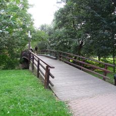 Východní lávka přes Botič ve sportovním areálu Hamr