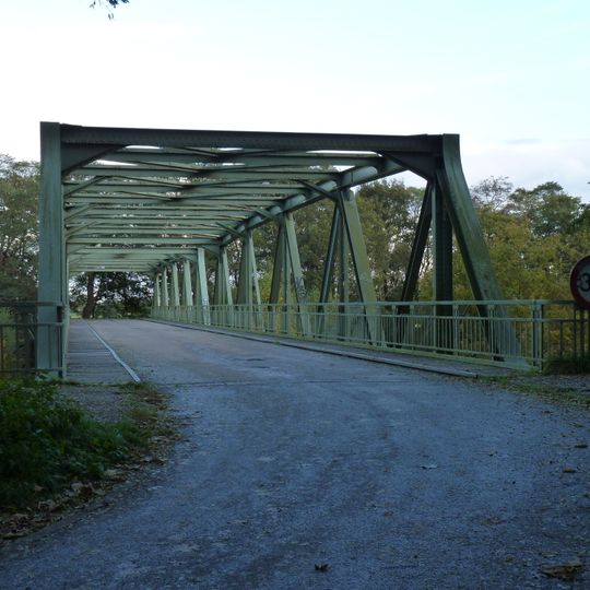 Viaduct over de spoorlijn Groningen-Assen