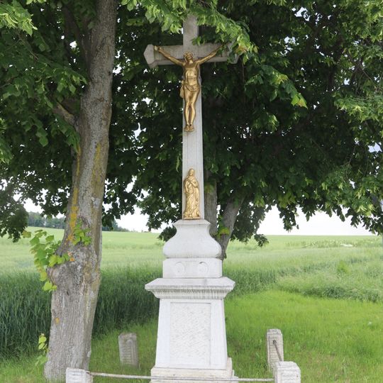 Kříž u silnice u Radkovic u Budče