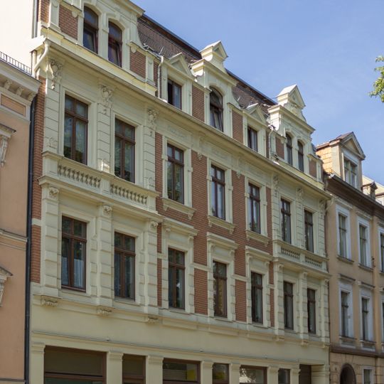 Mietshaus in geschlossener Bebauung mit originaler Ladenfront Jakobstraße 25