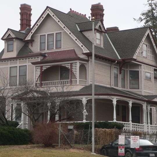William L. and Sydney V. Murphy House