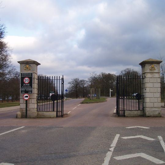 Richmond Gate Lodge, Screen Walls, Gate Piers And Gates