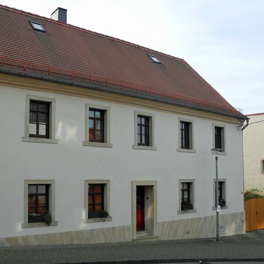 Wohnhaus in halboffener Bebauung Dresdner Straße 3
