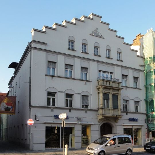 Wohn- und Geschäftshaus