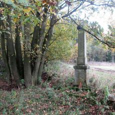 Kříž východně od Polánky u lesa