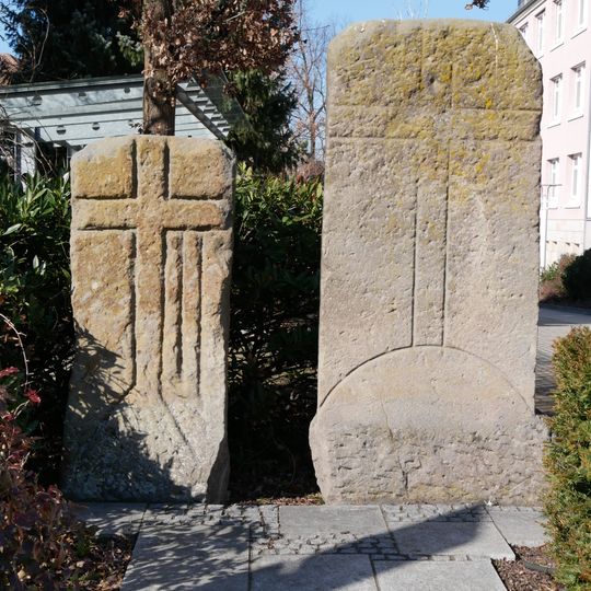 Zwei Kreuzsteine