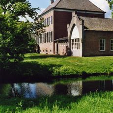 Strijdhoef: inrijhek