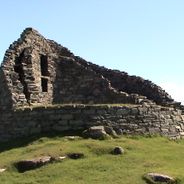 Monumentos de piedra antiguos: sitios sagrados, templos y construcciones de miles de años de antigüedad