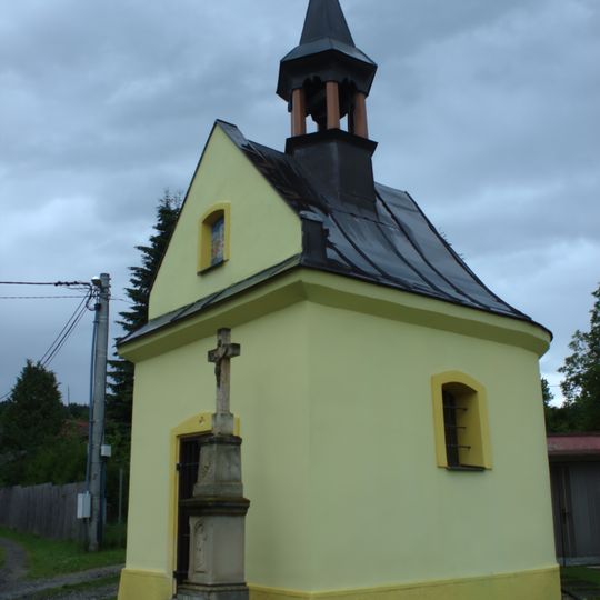 Kříž v Lipince u kaple