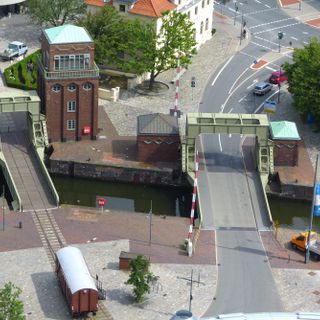 Brückenanlage zwischen Altem und Neuem Hafen