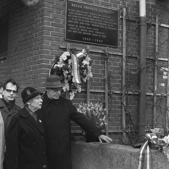 Reina Prinsen Geerligs memorial