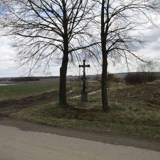 Kříž severně od Dolních Kněžeklad