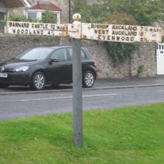 Guide Post Opposite Number 1 South View Cottage