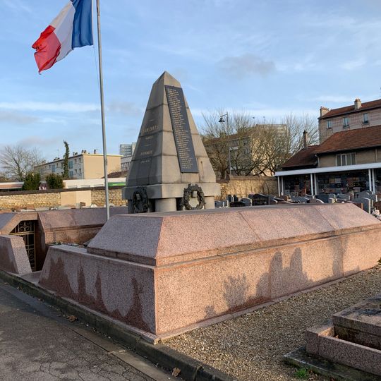 Monument aux morts du cimetière de Maisons-Alfort