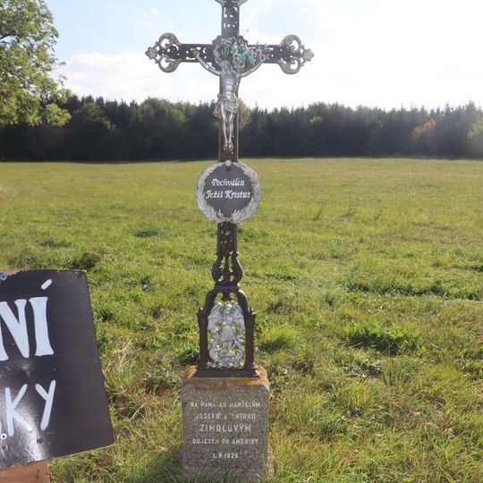 Kříž na křižovatce severně od Zašovic