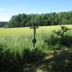 Kříž západně od Antonky u silnice