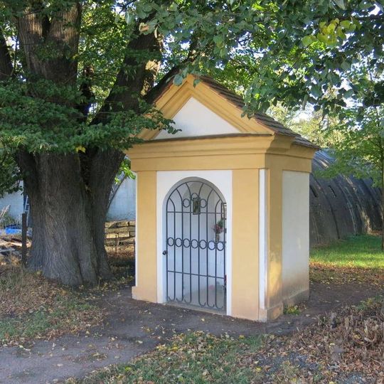 Kaplička v parku u nádraží v Doksech