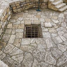 Тюрьма подземная (зиндан) (Дербент)