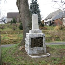 Pomník padlým v první světové válce u silnice v Ondřejově u Rýmařově