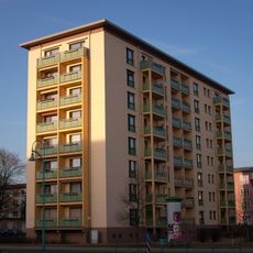 Wohn-Hochhaus (mit zwei Hausnummern) Bautzener Allee 33, 35 (Neustadt/WK 3)