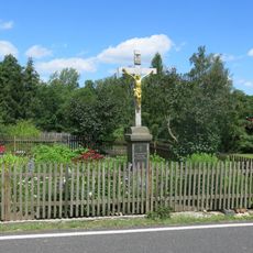 Kříž v zahradě domu 26 v Dolních Křečanech