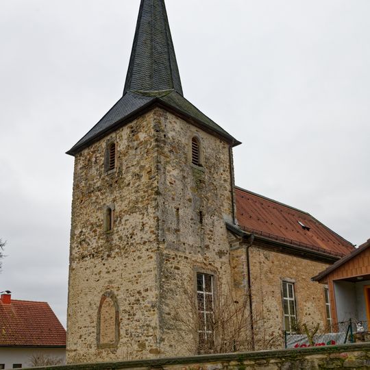 Ev. Kirche mit Kirchhof