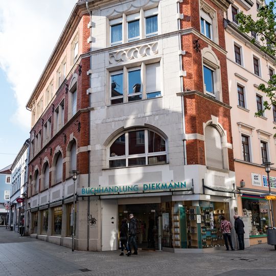 Wohn- und Geschäftshaus