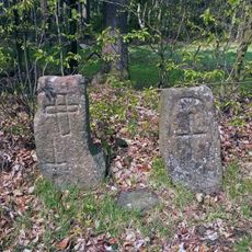 Zwei Sühnesteine Halbau (Straße nach Halbau, in Höhe des Abzweiges nach Lawalde)