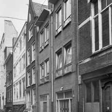 Pand met gevel goede roedenverdeling