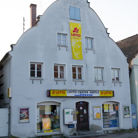 Wohn- und Geschäftshaus