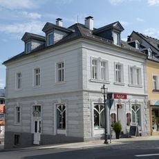 Wohn- und Geschäftshaus