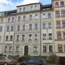 Mietshaus in geschlossener Bebauung mit Vorgarten Zeißstraße 28
