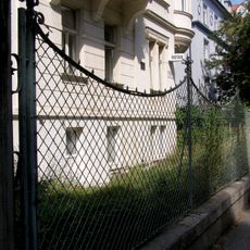 Nájomný dom so záhradou, záhrada