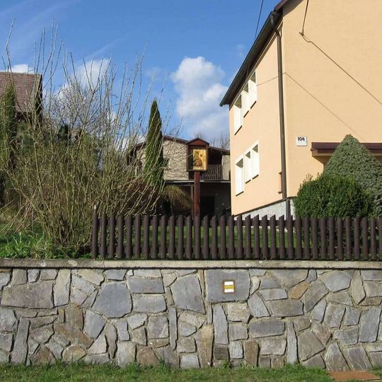 Obrázek v Horních Studénkách naproti kostelu