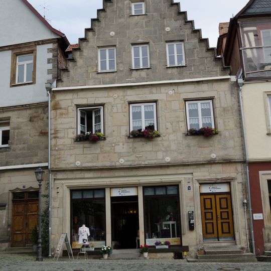 Wohn- und Geschäftshaus