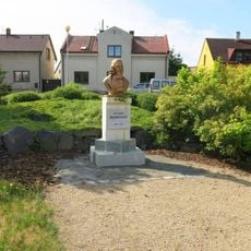 Pomník Jana Amose Komenského v Komenského sadech v Bakově nad Jizerou