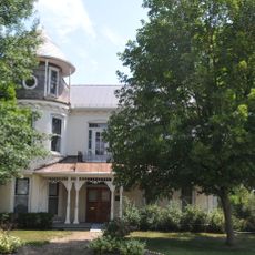 Ernst Schowengerdt House