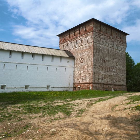 Прясло стены между Оружейной и Сторожевой башнями )