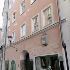 Wohn- und Geschäftshaus