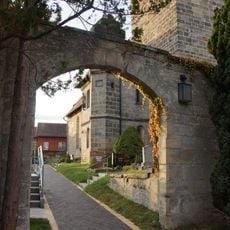 Kirchhofbefestigung Dorfplatz 4; Dorfplatz 6 (D-5-74-146-3#1)