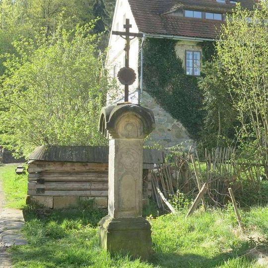 Kříž u mlýna v Zubrnicích