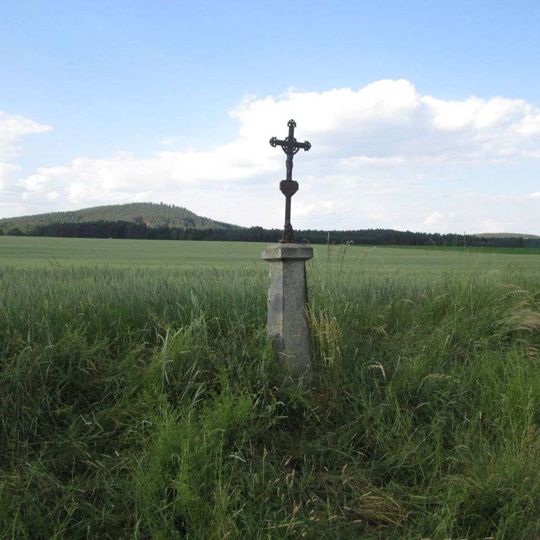 Kříž východně od Mířkova