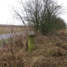 Kříž jižně od Telic u okraje vsi