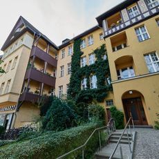 Mietshaus Landauer Straße 15
