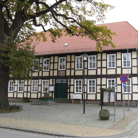 Naturdenkmal Eiche Nordseite des Rathauses von Putlitz