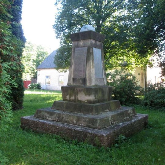 Pomník padlým ve Strašicích