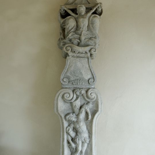 Friedhof mit Umfassungsmauer und Dreifaltigkeitssäule