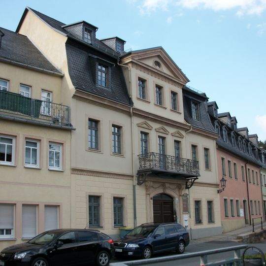 Wohnhaus in geschlossener Bebauung und Hintergebäude im Hof Altmarkt 6