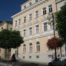 Mírové náměstí 13