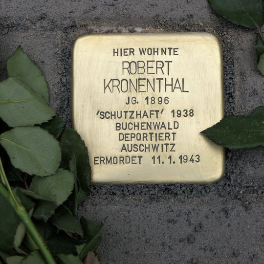 Stolperstein dedicated to Robert Kronenthal